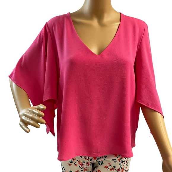 Vici Tops - Women’s hot pink short sleeve flowy top size M